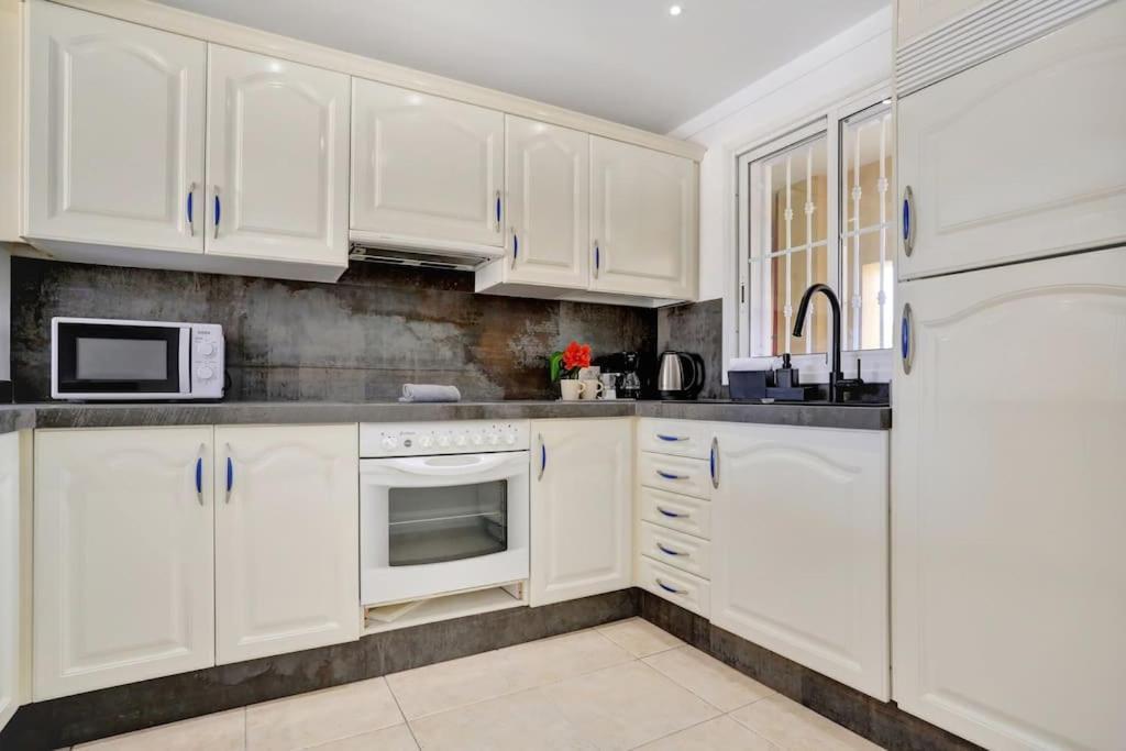 הוילה ארונה Luxury House Granada Park מראה חיצוני תמונה
