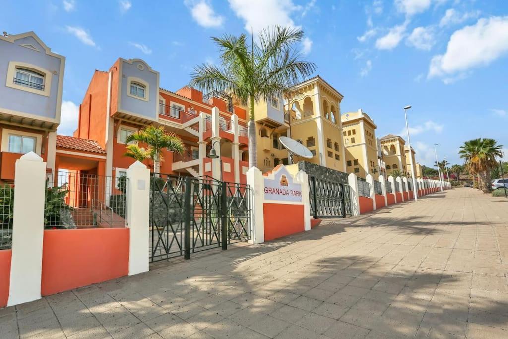 הוילה ארונה Luxury House Granada Park מראה חיצוני תמונה